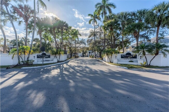 Building Photo - 2445 SW 18th Terrace