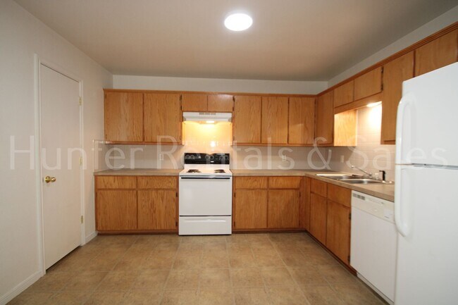 Building Photo - Heights Three-Bedroom Duplex!