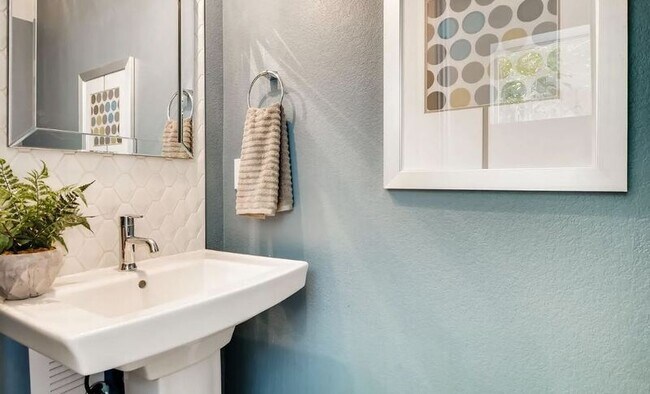 Building Photo - 1334 Osceola St