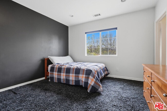 Building Photo - 9651 Sagebrush Ave