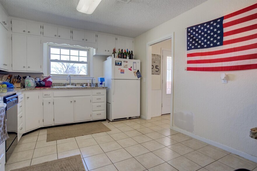 kitchen - 3705 38th St