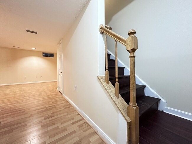 Building Photo - Wonderful townhome with recent upgrades..a...