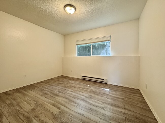 Building Photo - 5556 SW Beaverton Hillsdale Hwy