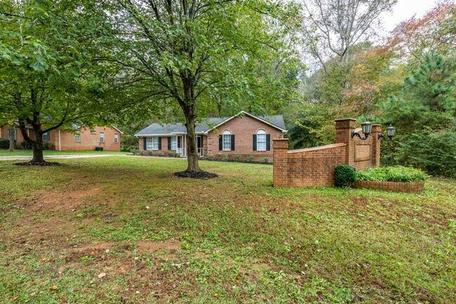 Building Photo - 3205 Bob White Cir