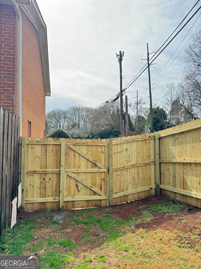 Building Photo - 103 Sleepy Creek Dr