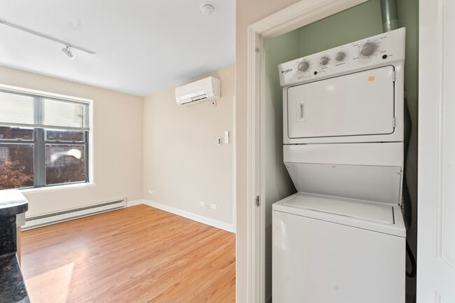 Building Photo - 6706 N Oliphant Ave