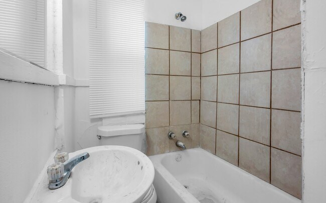 Building Photo - 15322 Yorick Ave