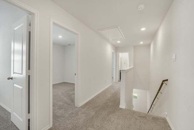 Building Photo - 319 Tall Cedar Wy