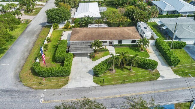 Building Photo - 7700 Pine Tree Ln