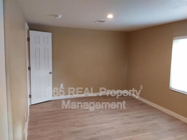 Building Photo - 1417 12th Ave