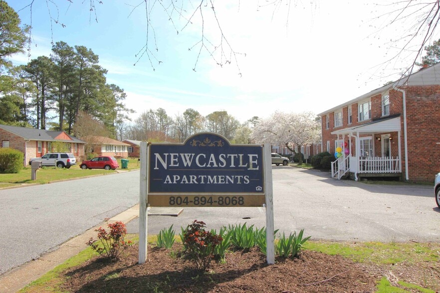 New Castle Sign - New Castle Apartments