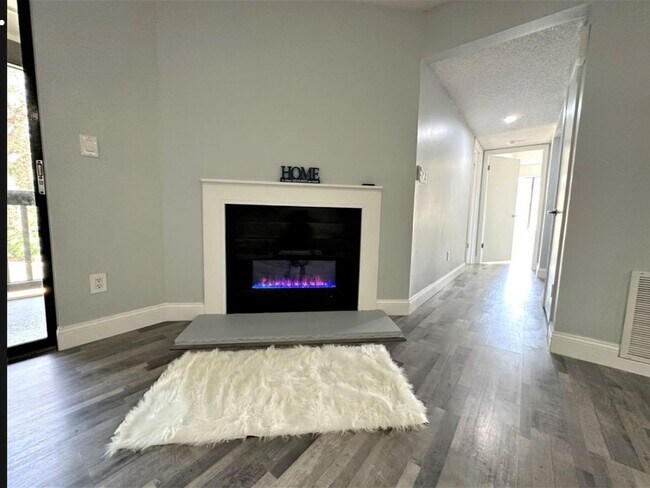 Building Photo - 3525 Sable Palm Ln