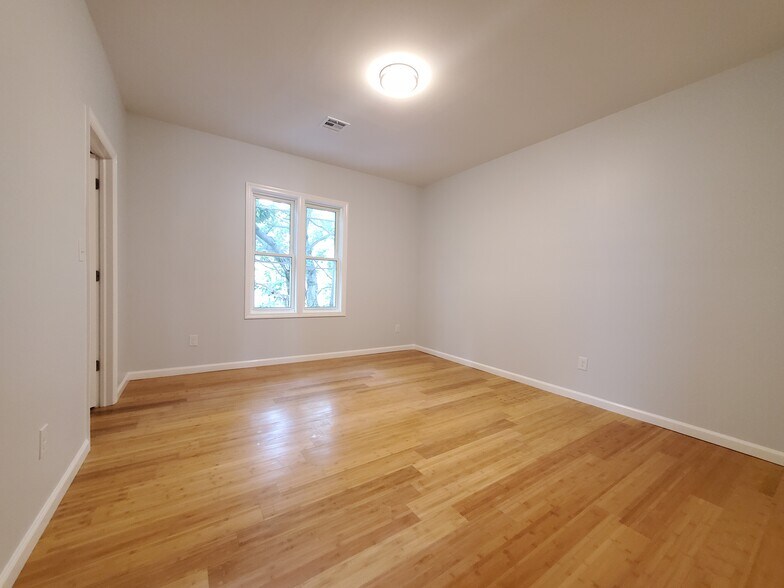 Building Photo - 149 Myrtle Ave