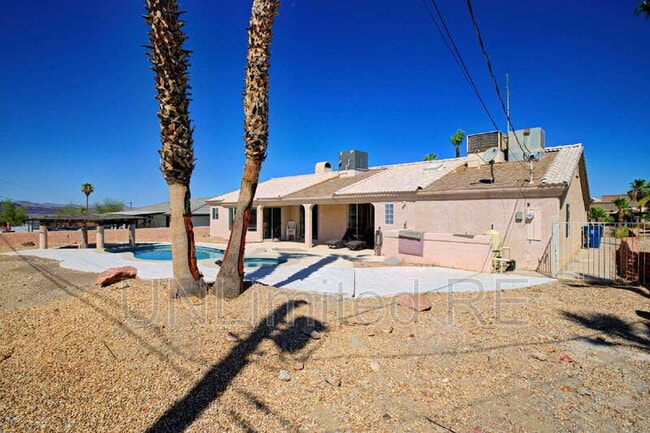 Building Photo - 304 Acoma Blvd S