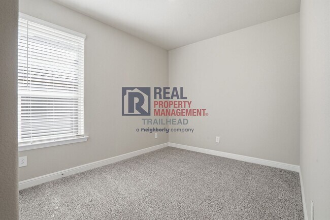 Building Photo - Inviting 4-Bedroom Home with Open Layout in Bella Vista