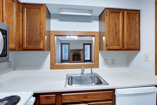 Building Photo - 5544 Kaplan Dr