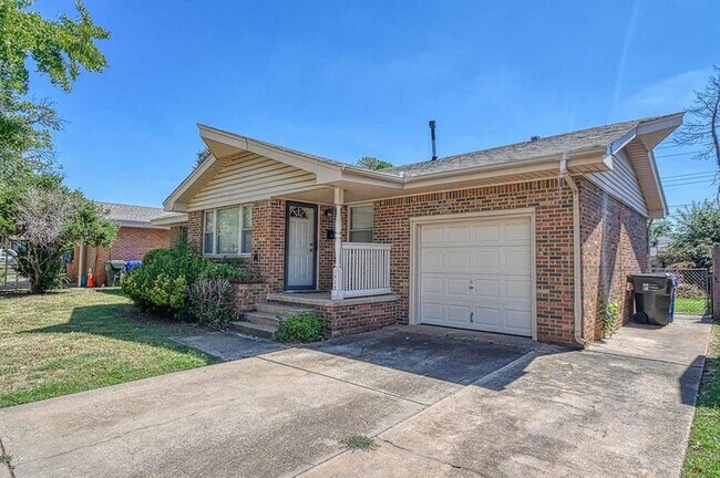 Building Photo - 1428 Lindale Ave