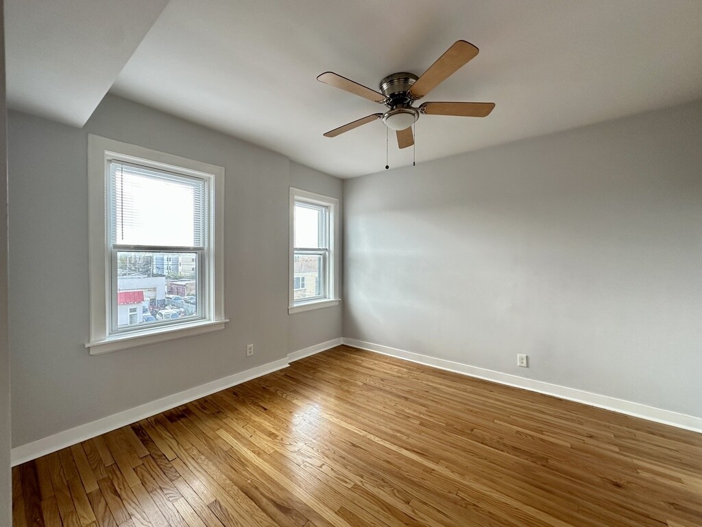 Building Photo - 2402 W Bryn Mawr Ave