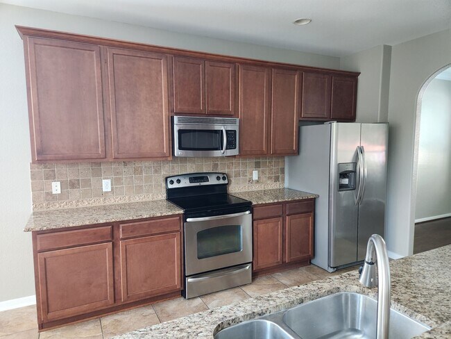 Building Photo - 20676 Oakhurst Meadows Dr