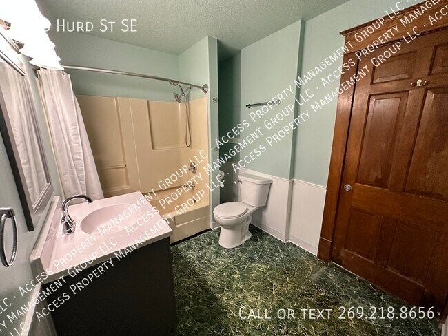 Building Photo - Eastown Three Bedroom Clean Home