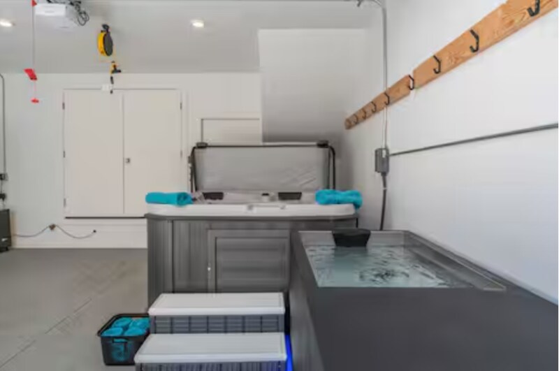 Building Photo - 765 N 400 W