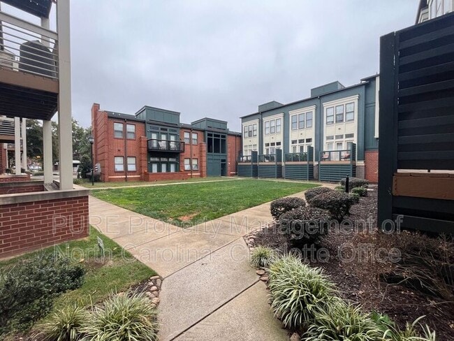 Building Photo - 462 New Bern Station Ct