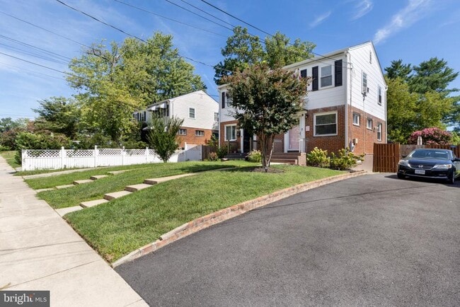 Building Photo - 6809 Kenyon Dr