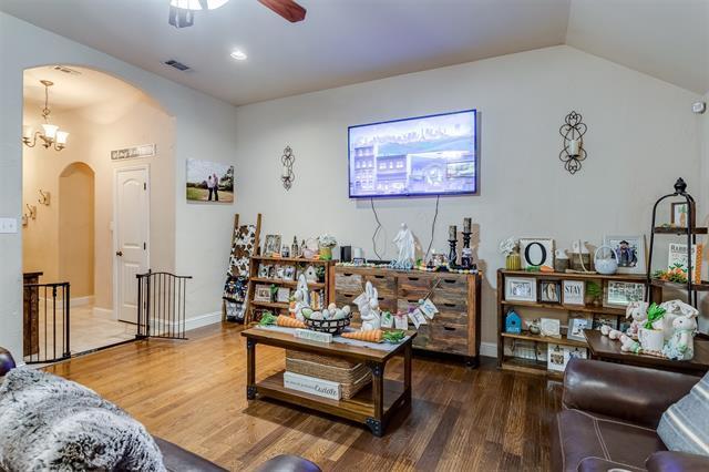 Building Photo - 1120 Whispering Meadows