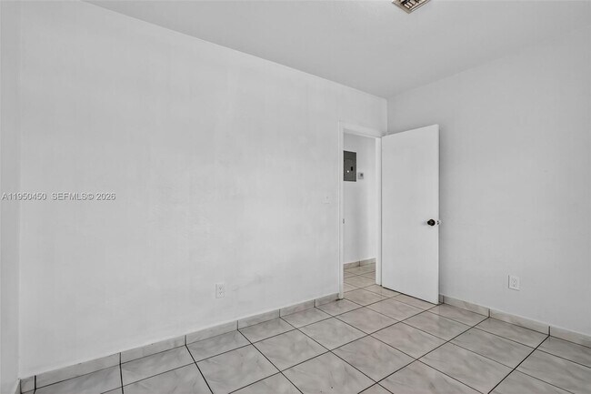 Building Photo - 1498 NE 180th St