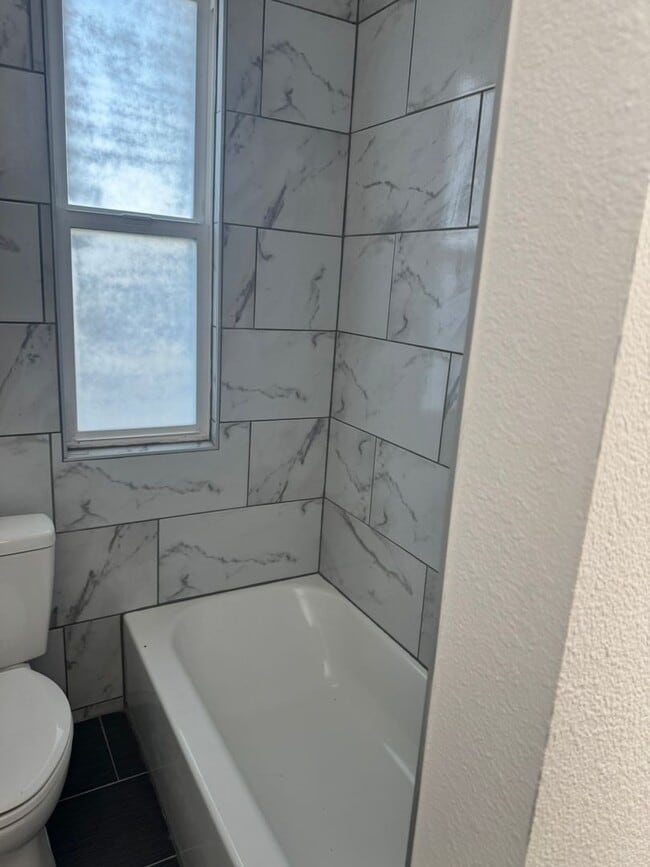 Building Photo - Newly Renovated