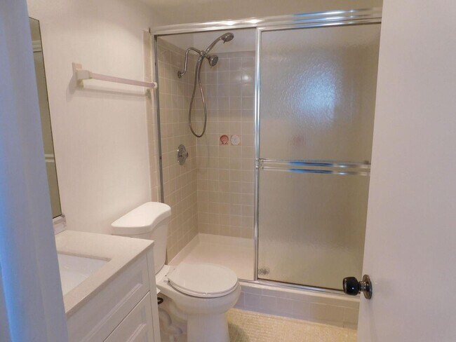 Building Photo - 125 Shore Ct