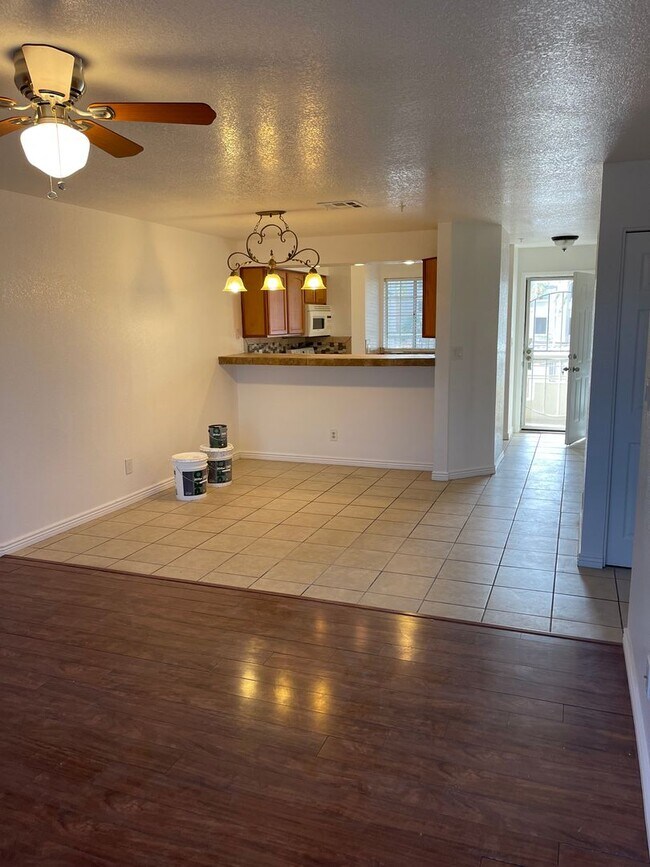 Building Photo - 2nd Floor condo For Rent