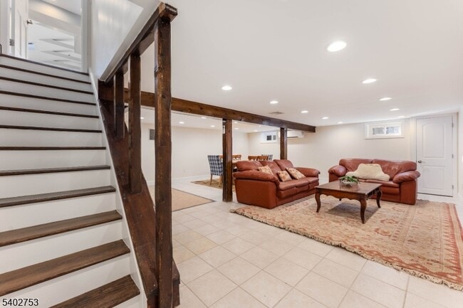 Building Photo - 850 Valley Rd