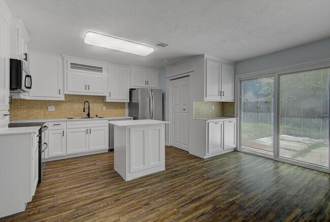 Building Photo - 5702 Golden Grove Ln