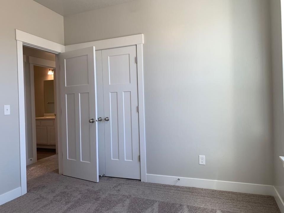 Building Photo - 1831 W Newcastle Ln