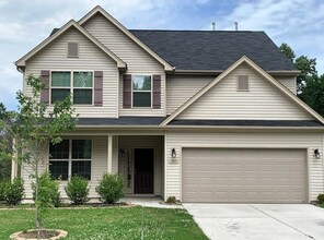 Building Photo - Spacious 5 Bedroom, 3 bath home in Greensb...
