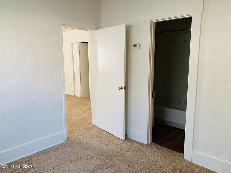 Bedroom - 616 E 8th St