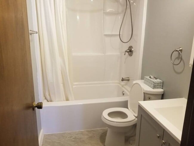 Building Photo - 519 Morris St