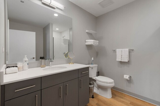 Building Photo - 851 W Blackhawk St