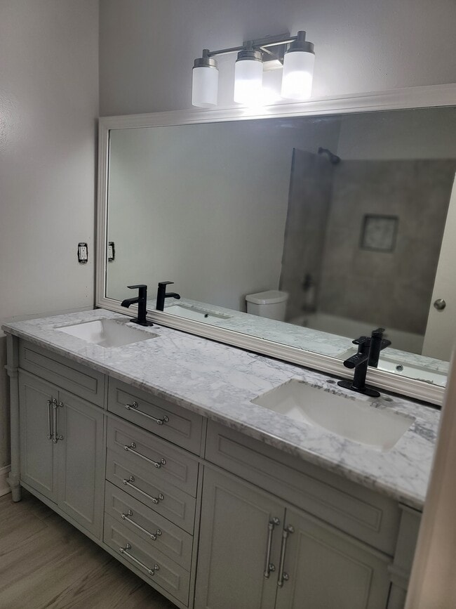 Building Photo - 3429 Malabar Rd