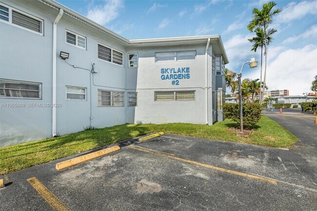 Building Photo - 1715 NE Miami Gardens Dr
