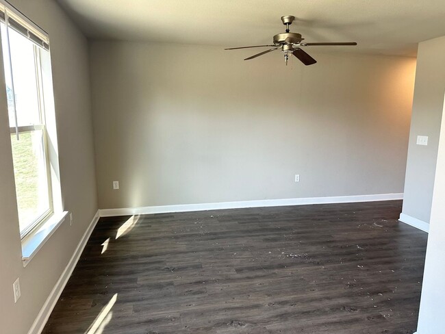 Building Photo - 3 Bed Townhome in Grain Valley