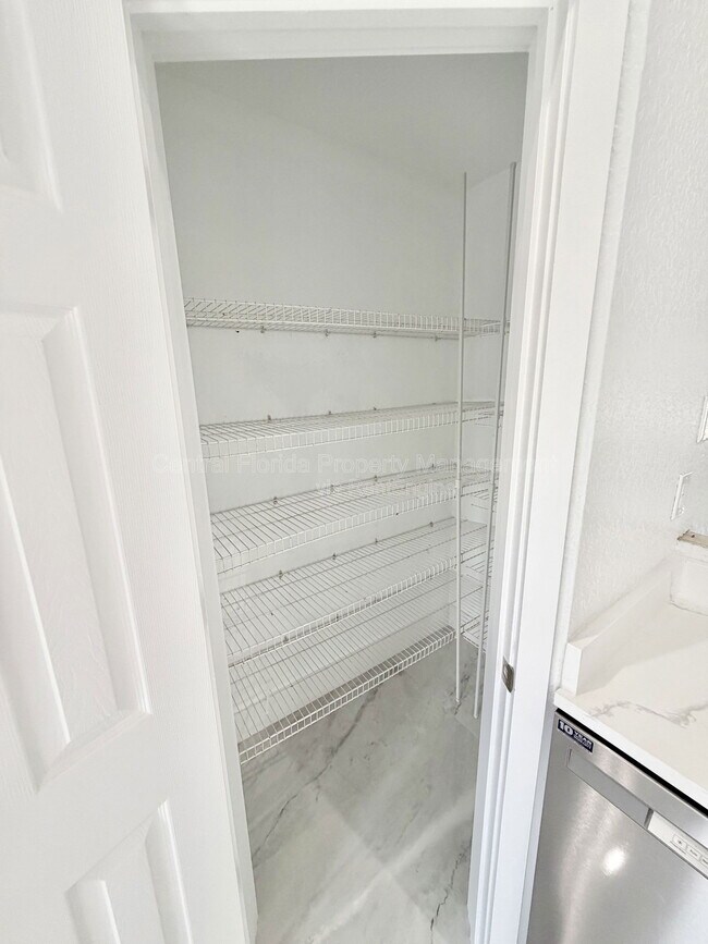 Building Photo - 1909 Bayport Dr