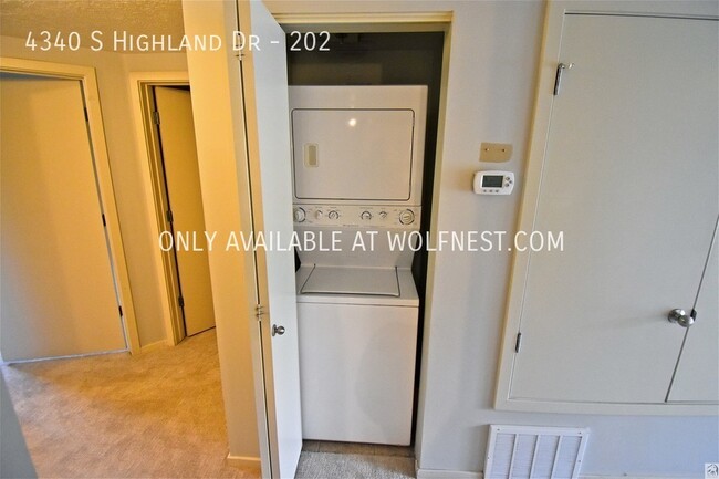 Building Photo - Beautiful 2 Bedroom Holladay Condo!