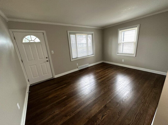 Entry / Living Room - 19621 Avalon St