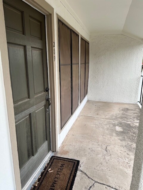 Building Photo - 6910 Hart Ln