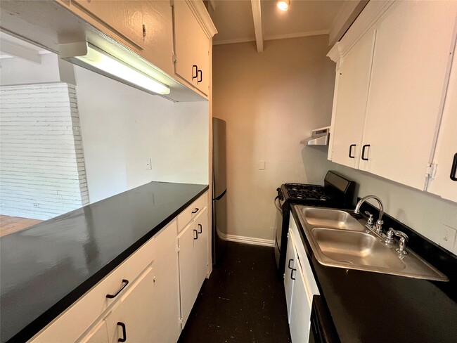 Building Photo - 219 Marshall St