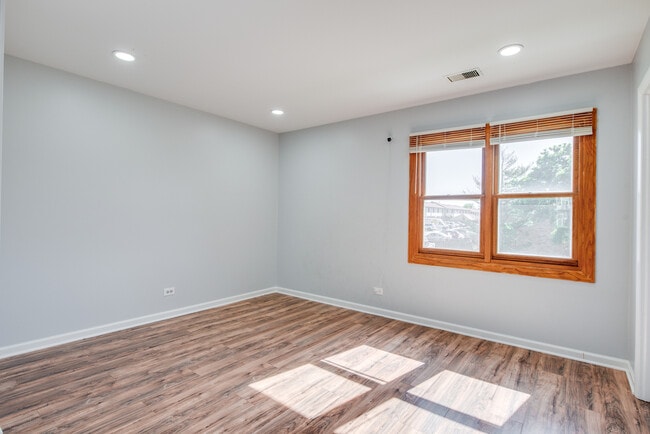 Building Photo - 1596 Manchester Dr