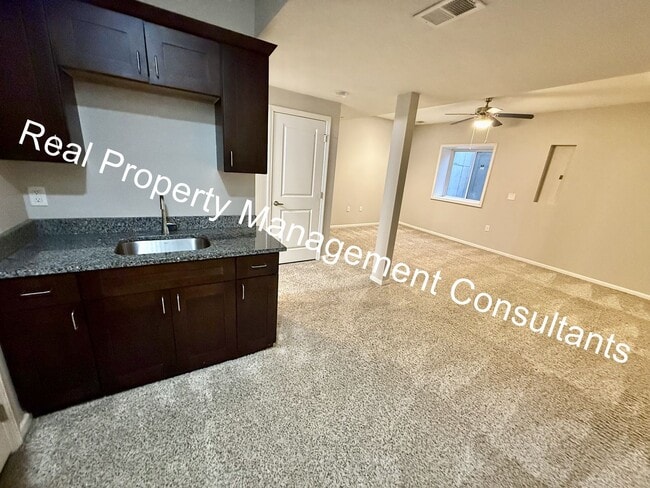 Building Photo - Spacious 3 Bed / 3.5 Bath in Blue Valley S...