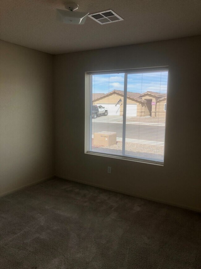 Building Photo - Beautiful Home in Saguaro!